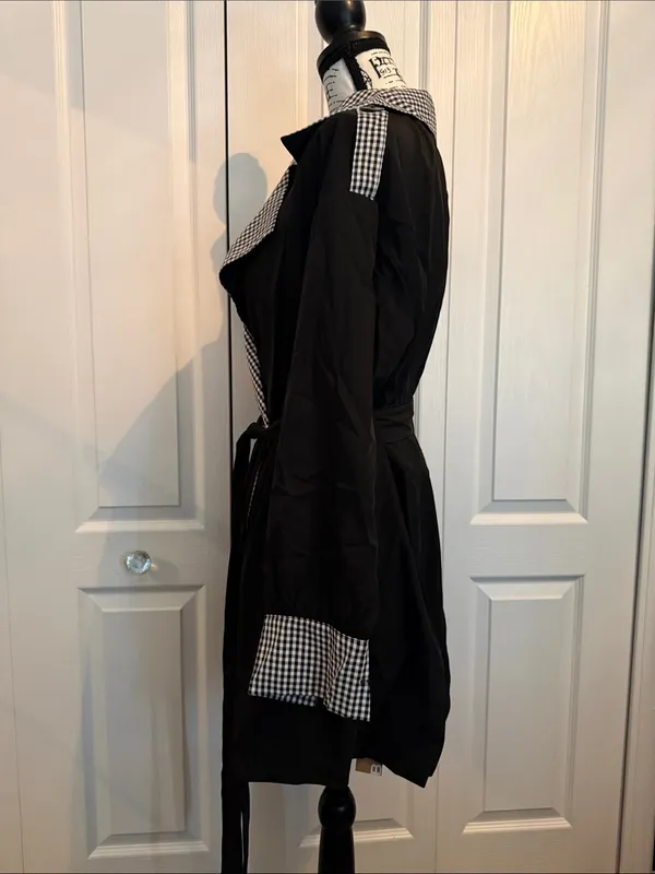BloomChic Black Trench Coat with Black & White Gingham Lining Size 10 - Image 5
