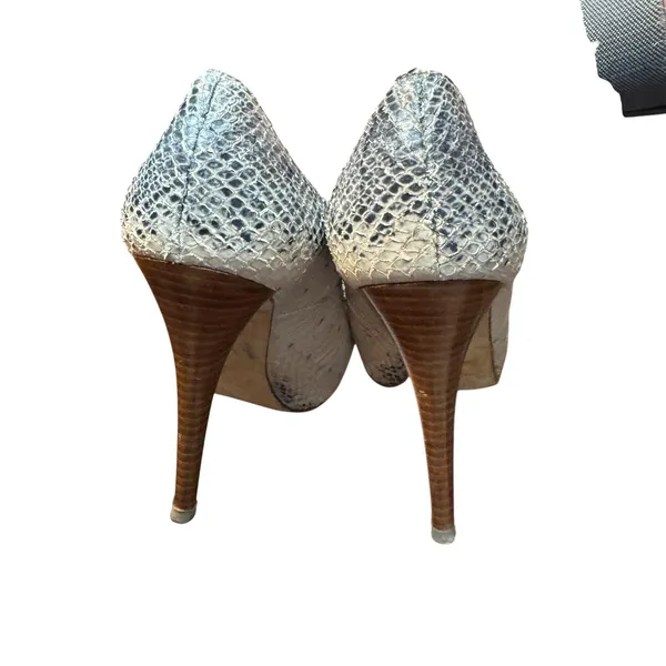 Stuart‎ Weitzman Shoes Womens Size 8.5 White Snake Print Round Toe Pumps LW11031 - Image 8