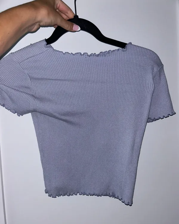 Brandy Melville Cropped Tee - Image 2