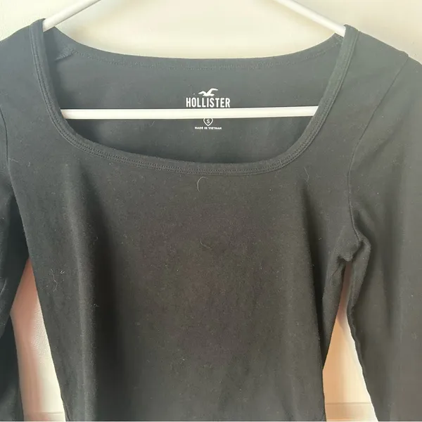 Hollister black long sleeve crop top size small - Image 3
