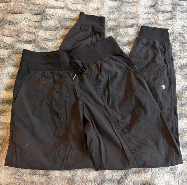 Lululemon Dance Studio Mid-Rise Joggers 6 Black - Image 2