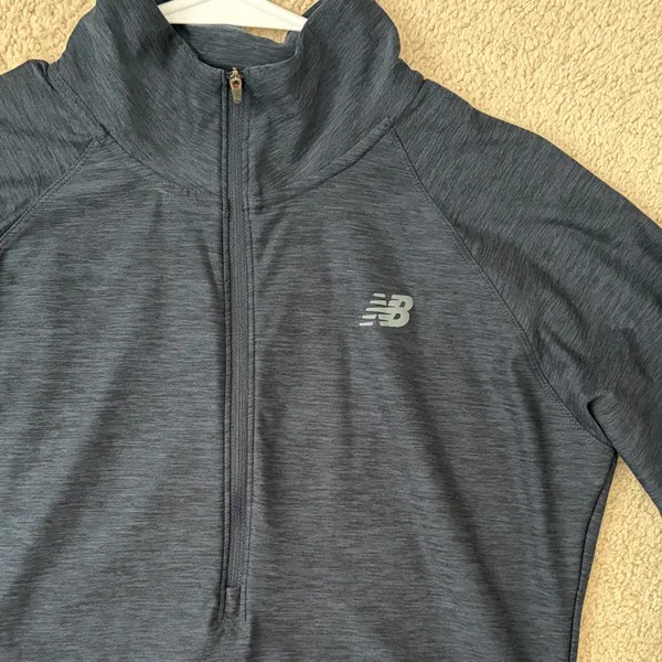 New Balance Women's Navy Blue Long Sleeve Half Zip Size Large Like New - Image 2
