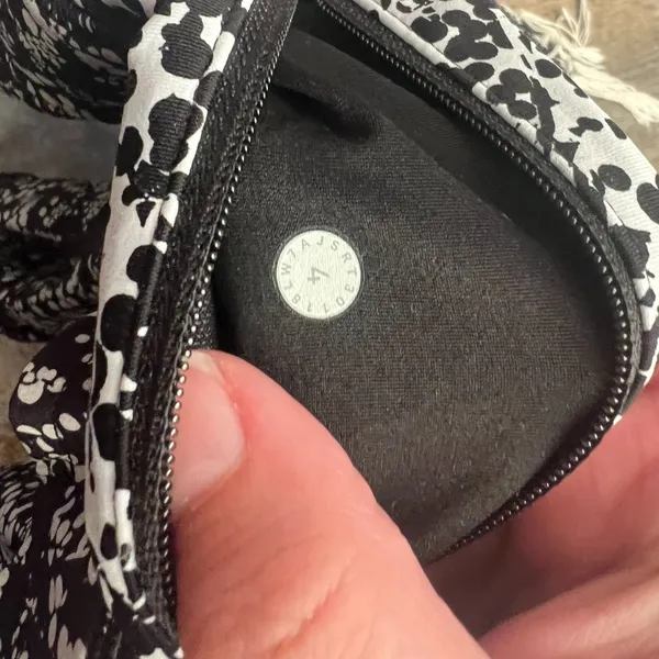 Lululemon speed‎ short in size 4 - Image 11