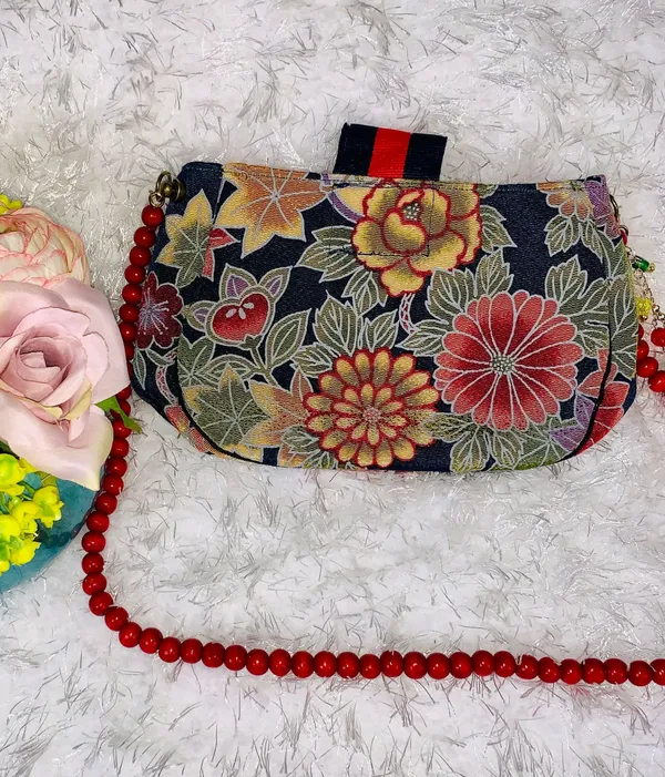 Handmade Bee Bag Pouch/ Crossbody - Image 6