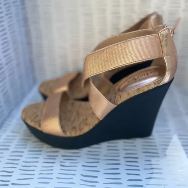 Charles by Charles‎ David Rose Gold Strappy Cork Back Zip Wedges size 8 - Image 2
