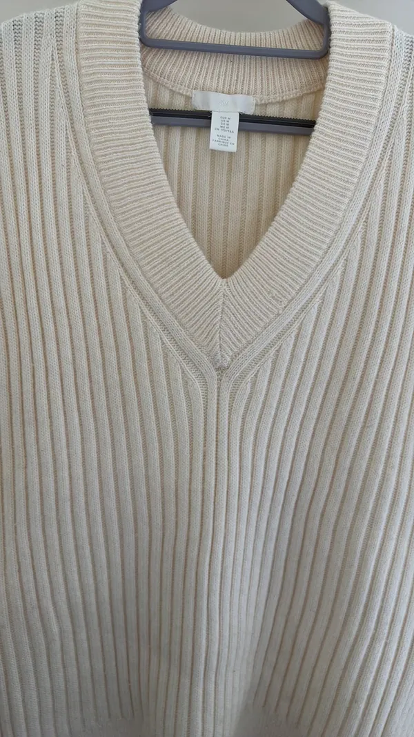 H&M White Sweater Vest - Image 2