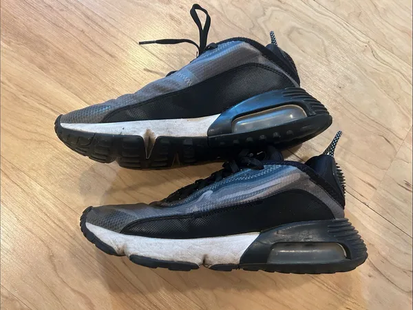 Nike Women’s Black and Gray Athletic Sneakers - Image 2