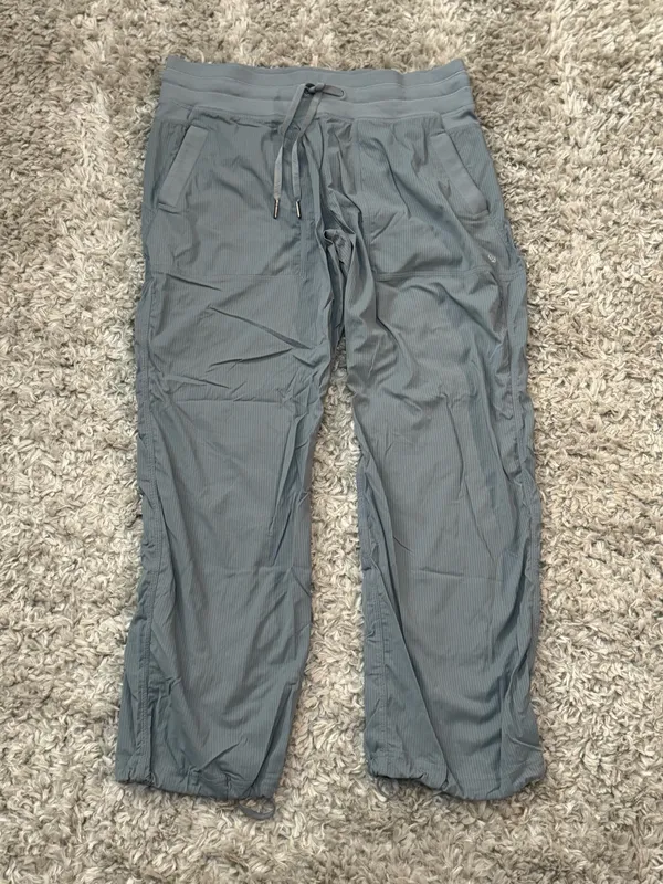 Lululemon Dance Studio Mid-Rise Pants Short - Image 4