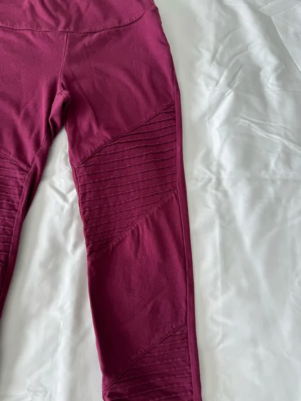 Maroon Leggings With Ruched Panel Details - Image 3