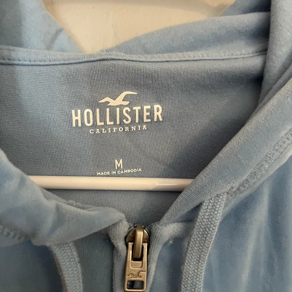 Hollister Women's Sky Blue Velour Zip-Up Hoodie‎ Jacket - Image 3