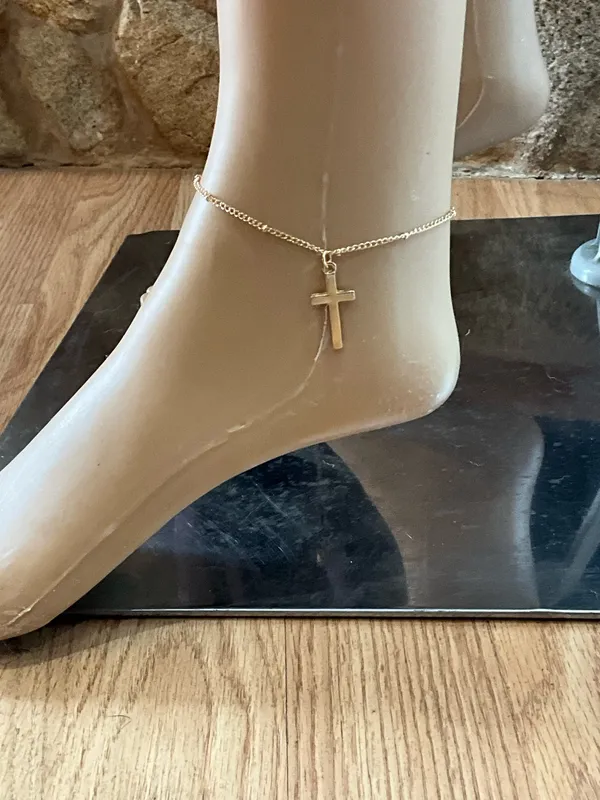 Stylish Gold Cross Charm Anklet - Image 4