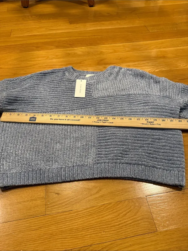 NWT pink Rose blue crop sweater size small. - Image 2