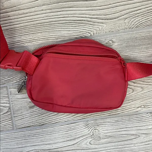 Lululemon Everywhere Belt Bag - Image 5