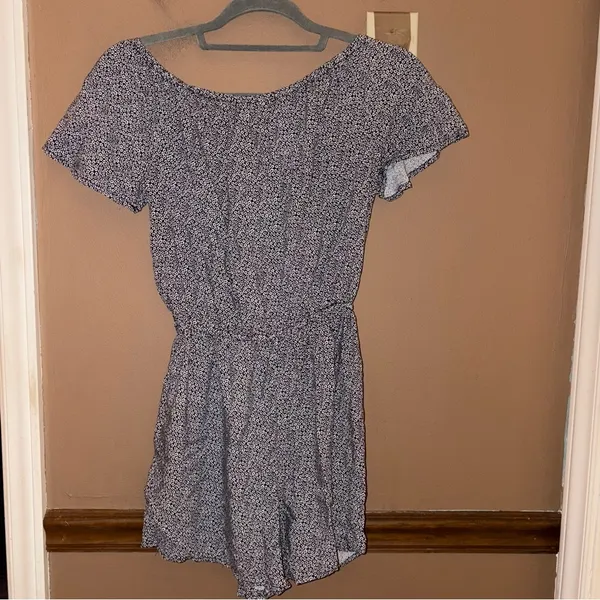 Abercrombie‎ & Fitch Ditsy Floral Romper blue white size medium - Image 2