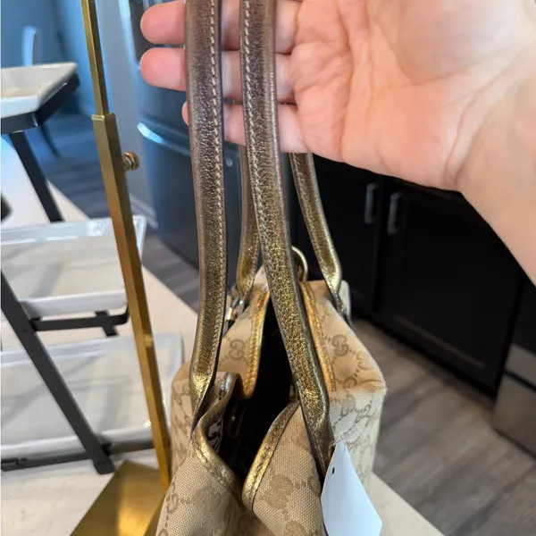 Gucci Beige GG Canvas Shoulder Bag with Gold Metallic Trim - Image 10
