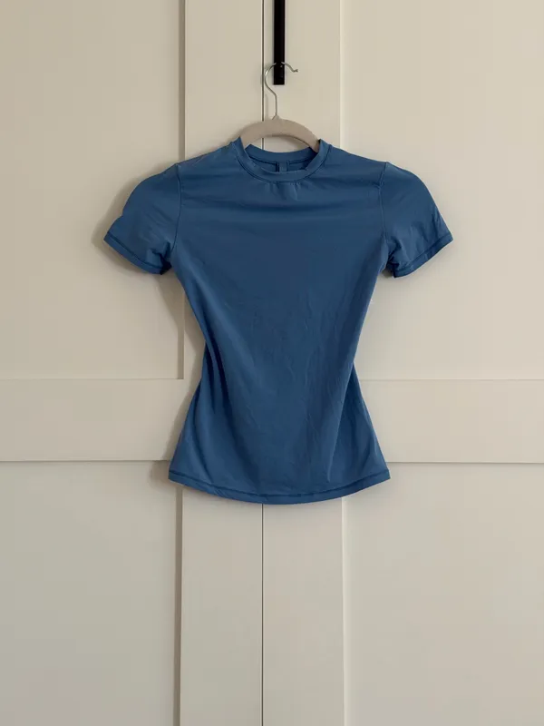 NWOT Skims Fits Everybody Short Sleeve T-Shirt XS - Image 3