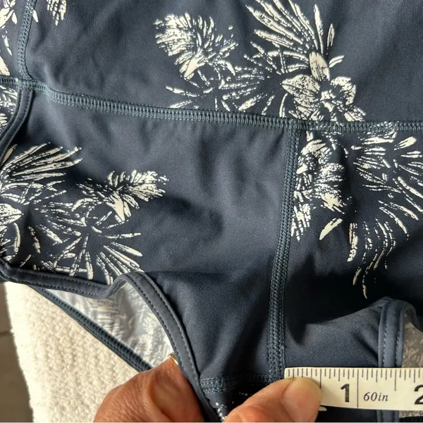 Vuori Navy Floral Activewear - Image 6