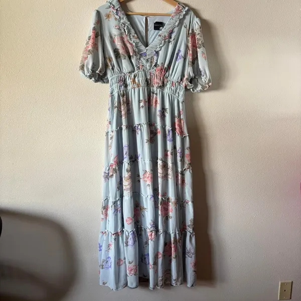 Maison Tara Romantic Floral Baby Blue Tiered Maxi Dress Large - Image 2