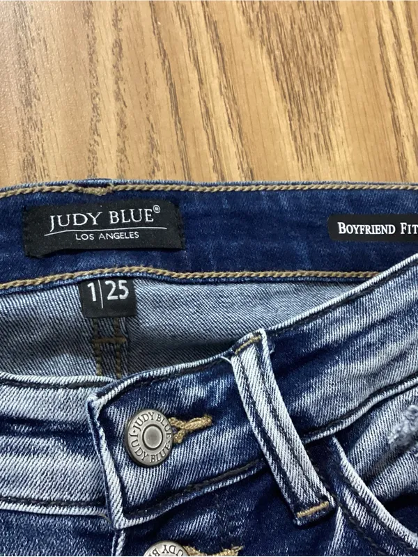 Judy Blue Boyfriend Fit Buttonfly Distressed Jeans Size 1/25 - Image 6