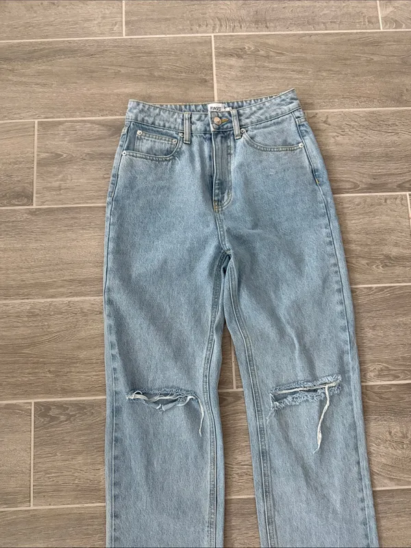 Princess Polly Light Blue Straight-Leg High-Rise Women’s Jeans with Knee Rips - Image 2