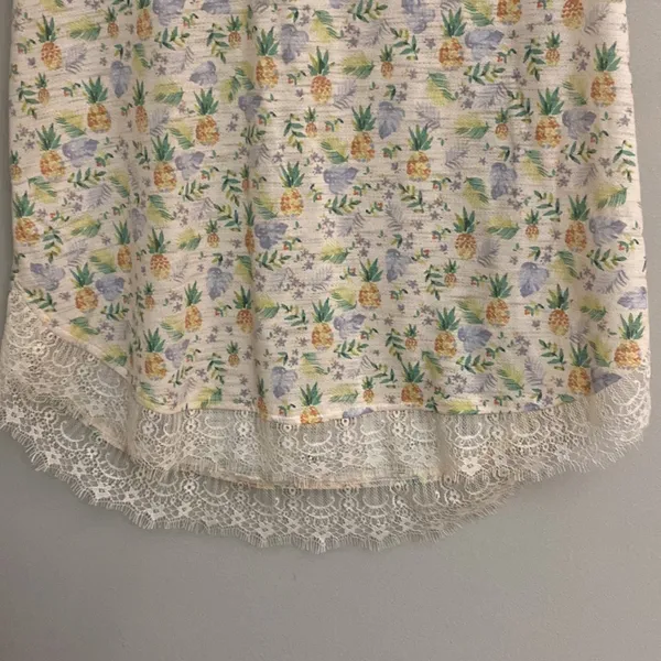 LC Lauren Conrad women’s pineapple print lace top size M - Image 3