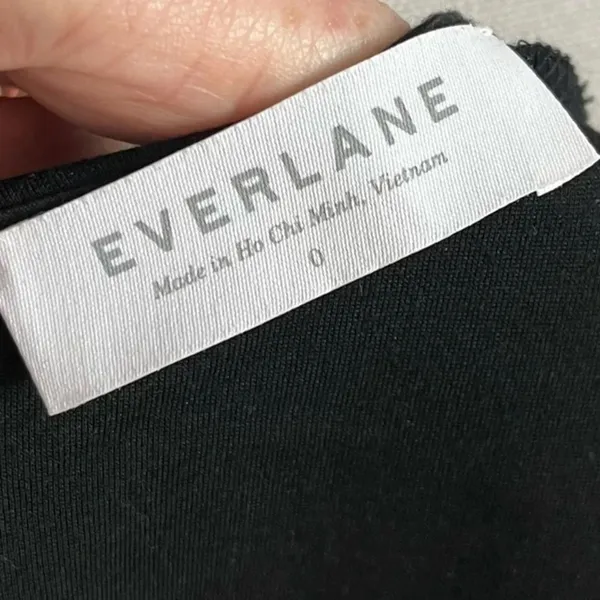Everlane • The Sleeveless V-Neck Flare Dress in Black - Image 5