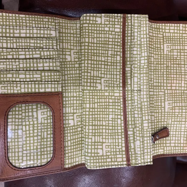 Fossil key-per floral wristlet. In excellent condition. - Image 5
