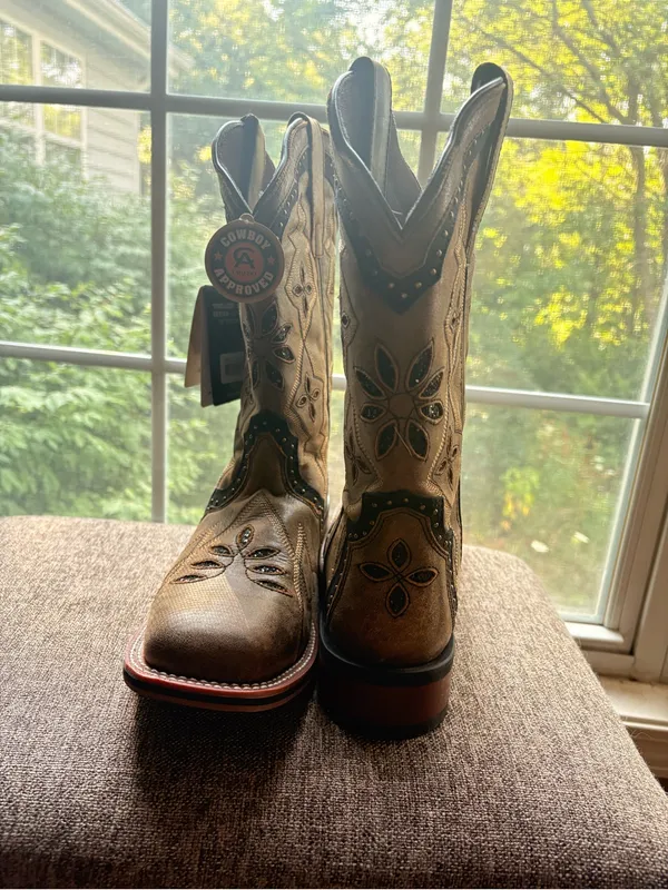 Laredo Tan and Brown Western Cowboy Boots with Embroidered Stitching - Image 3