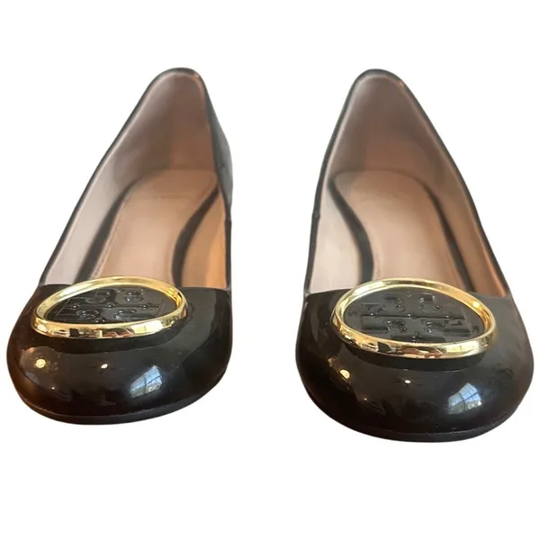 Tory Burch Sally Wedge Pumps Black Patent Leather Gold Logo Size 7 - Image 3