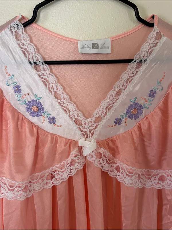 Vintage Peach Floral Embroidered Lace Nightgown - Image 2