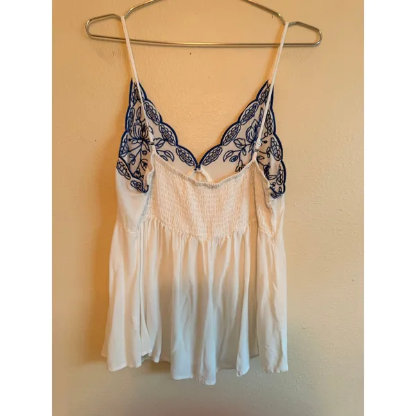 Love on a Hanger Camisole Women Large White Blue Embroidered Boho Babydoll Top - Image 3