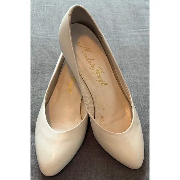 Vintage Made in Brazil Cream Leather Pointed Toe Kitten Heel Pumps Size 4 - Image 8