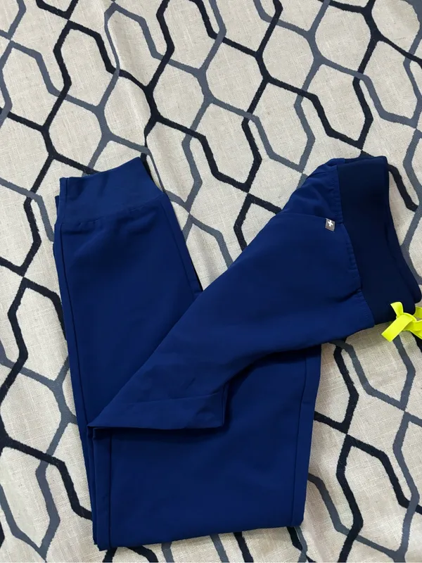 Figs electric blue with neon green drawstring Zamora Joggers size Small- NWOT - Image 4