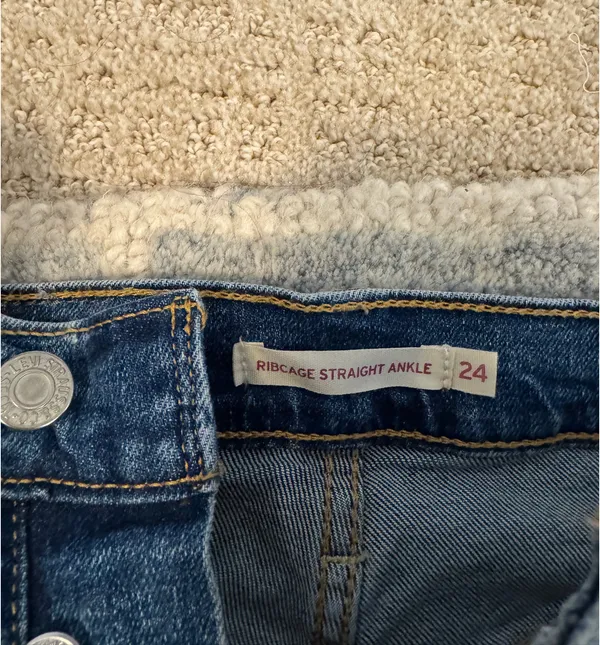 Levi’s Ribcage Straight Ankle Jeans - Image 2