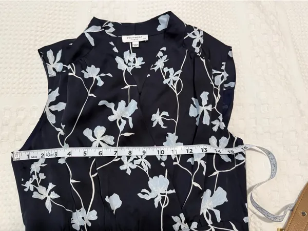 Equipment Femme Silk Midi Dress Floral Size Small - Image 3