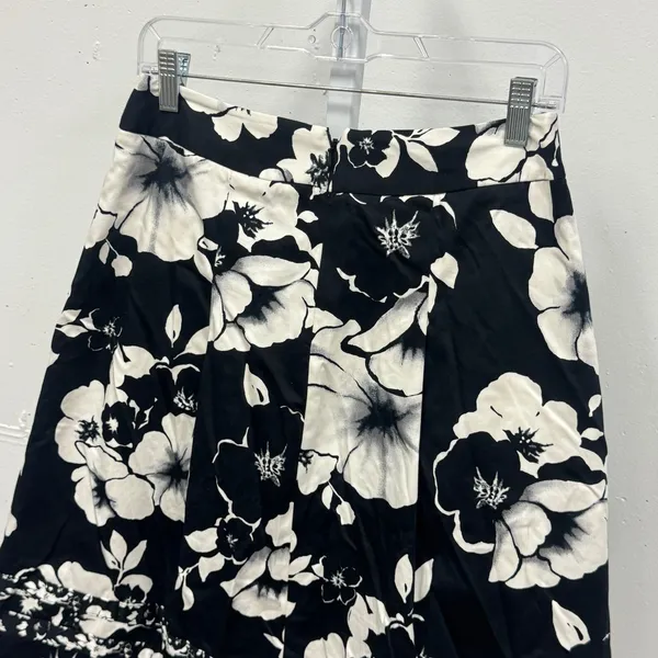 White House Black Market Floral A-Line Skirt Black White Pleated Pockets Size 4 - Image 5