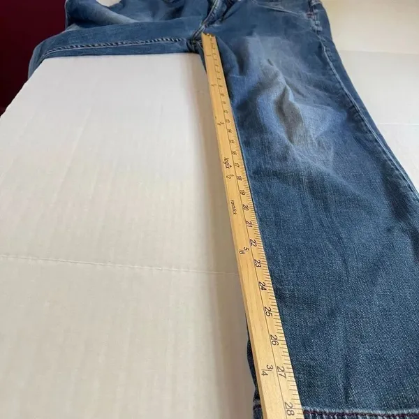 Tommy Bahama size 35/30 Belize straight leg.. - Image 4