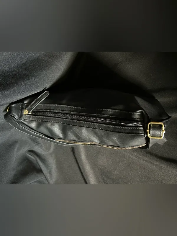Rosetti Black Leather Shoulder Bag with Gold Hardware - Image 7