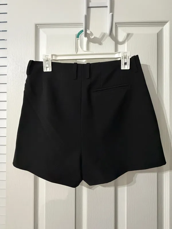 Gibson Latimer Pleated Black Shorts - Image 2