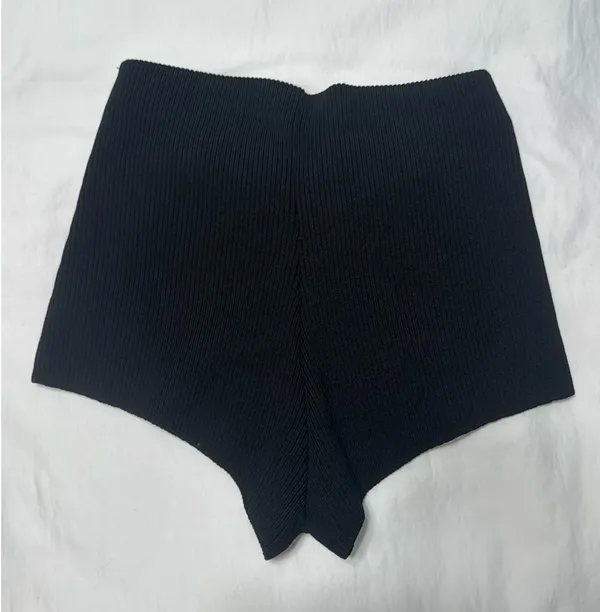H&M Black and White Contrast Knit Set - Image 6