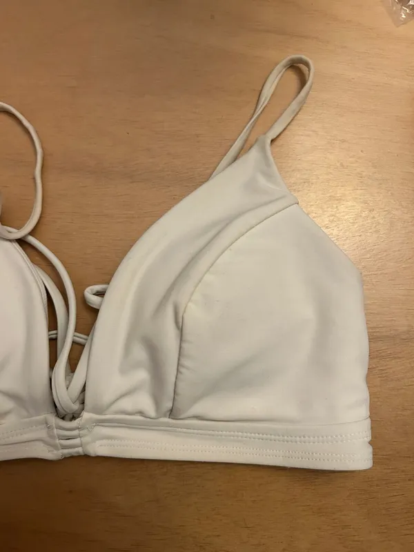 B3 Free with Bundle only!! Women’s String Bikini 👙 Top White size Medium/Large - Image 2
