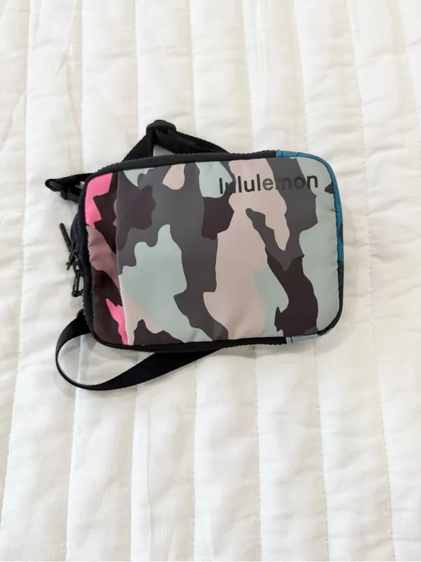 Lululemon Camo Crossbody Phone Bag Festival Travel Belt Bag Athletic Unisex - Image 2