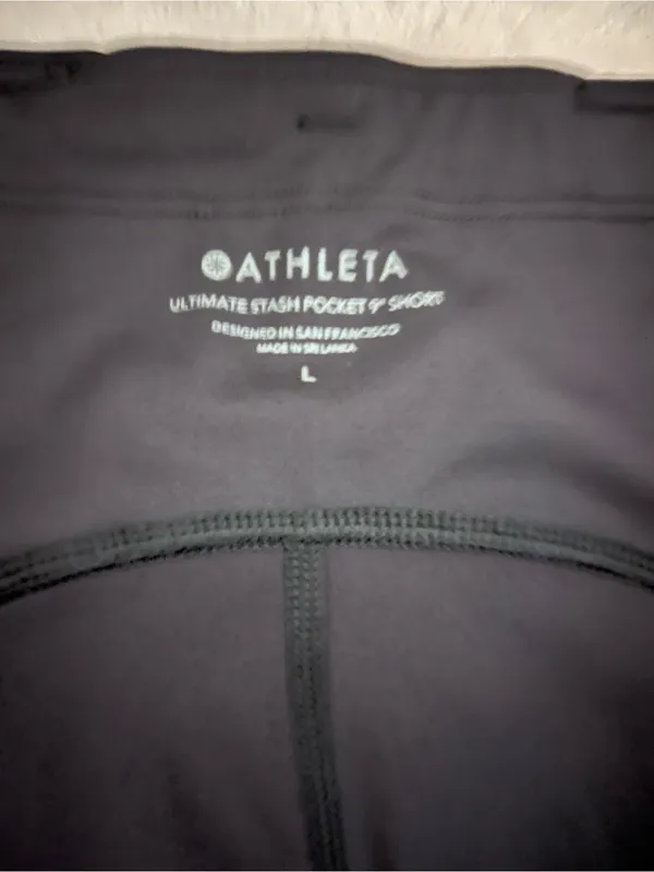 Athleta Ultimate Stash Pocket Shorts in black size large - Image 3