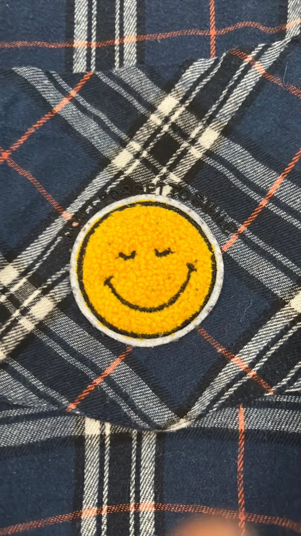 Smile Patch Plaid Flannel Button Down Shirt XL - Image 3