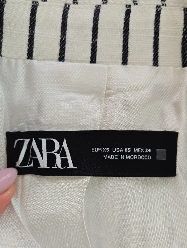 Zara Oversised White Blazer with Black Pinstripes Size XS - Image 9
