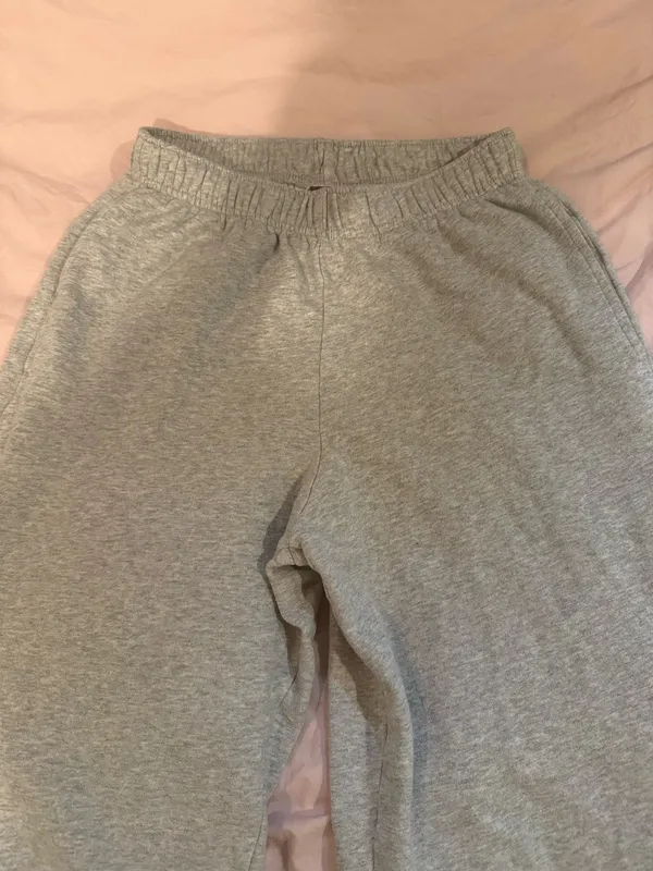 Universal Threads Grey Wide-Leg Sweatpants - Image 3