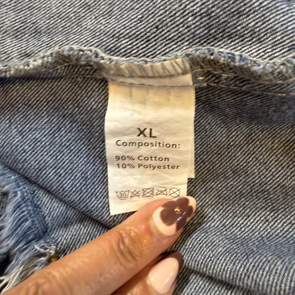 Womens NWOT Distressed Raw Hem Denim Jacket Medium Wash Blue Jean Trucker XL - Image 7