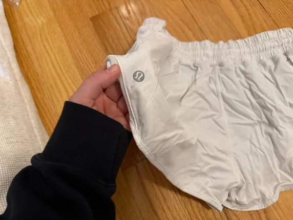 Lululemon White Hotty Hot 2.5" - Image 3