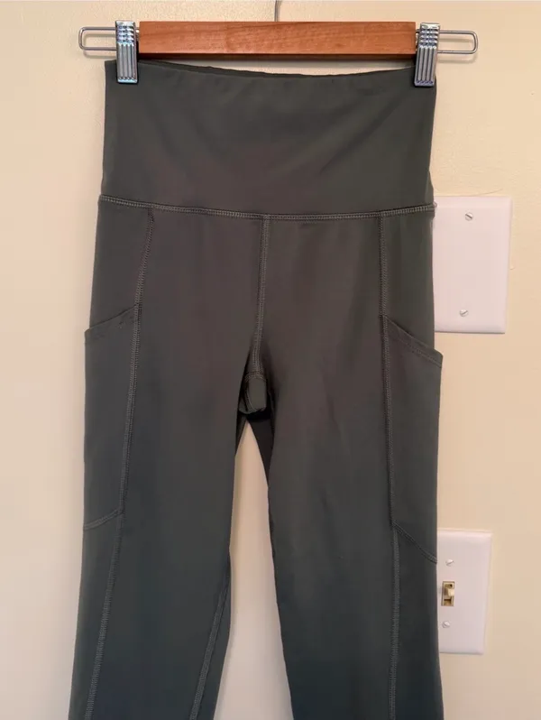 American Eagle Outfitters green high waisted everyday pocket legging - Image 2