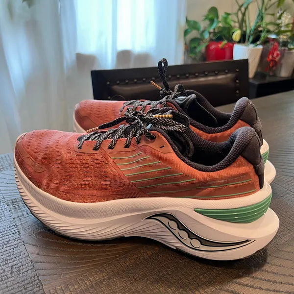 Saucony Women's Endorphin Shift 10.5 women - Image 4